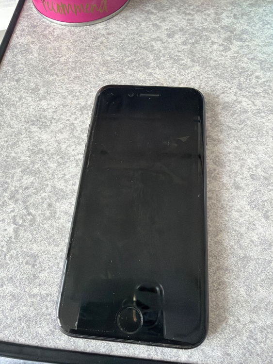 iPhone8 64GB au（スマホ）の商品画像 - 査定依頼日：2026年4月3日 - 最高査定価格：4,000円