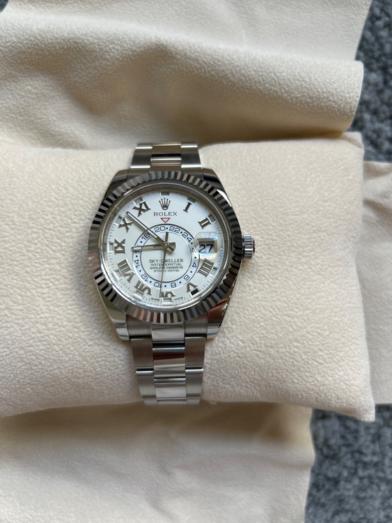 ロレックス スカイドゥエラー 326939（高級時計）の商品画像 - 査定依頼日：2025年7月15日 - 最高査定価格：4,100,000円