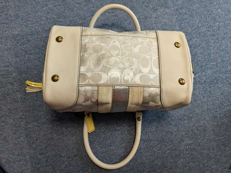 2186（ブランドバッグ）の商品画像 - 査定依頼日：2025年2月13日 - 最高査定価格：2,500円