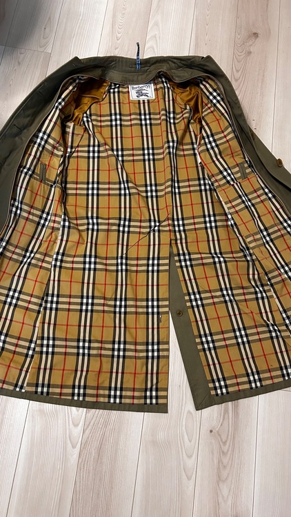 バーバリー　コート　FD080-940-78（古着・ファッション）の商品画像 - 査定依頼日：2026年1月9日 - 最高査定価格：5,000円