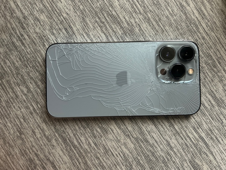 iPhone iPhone 13 Pro 128GB docomo（スマホ）の商品画像 - 査定依頼日：2026年8月2日 - 最高査定価格：23,000円