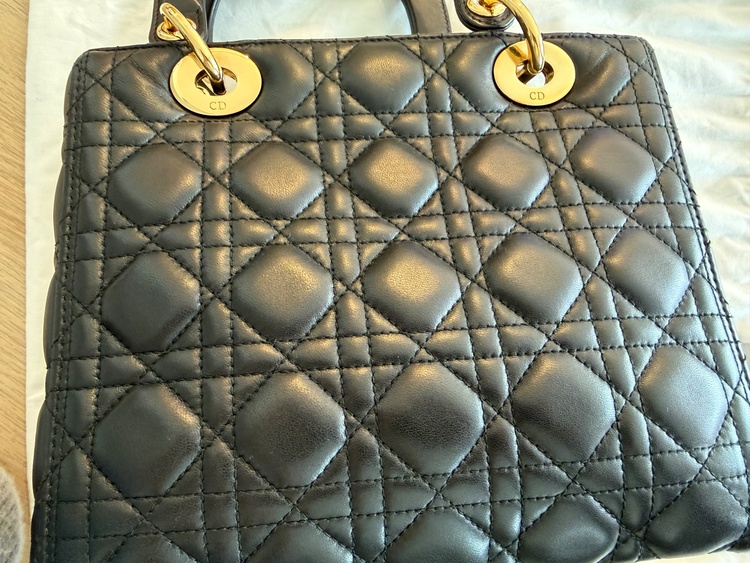 レディディオール（ブランドバッグ）の商品画像 - 査定依頼日：2026年1月30日 - 最高査定価格：230,000円