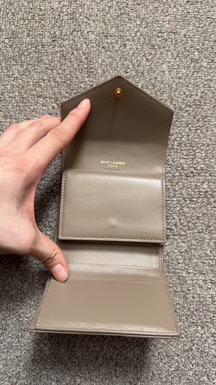 イブサンローラン  （ブランドバッグ）の商品画像 - 査定依頼日：2025年10月1日 - 最高査定価格：12,000円