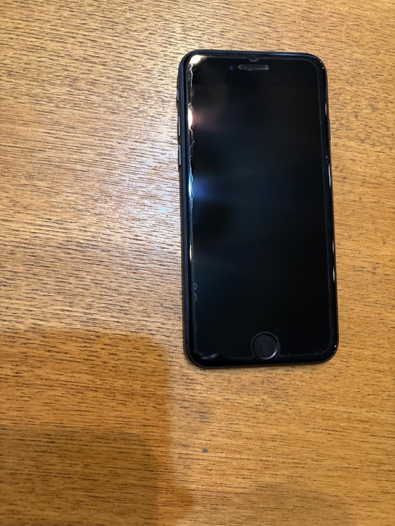 iPhone SE (第 2 世代) 128GB SIMフリー（スマホ）の商品画像 - 査定依頼日：2026年3月13日 - 最高査定価格：15,000円