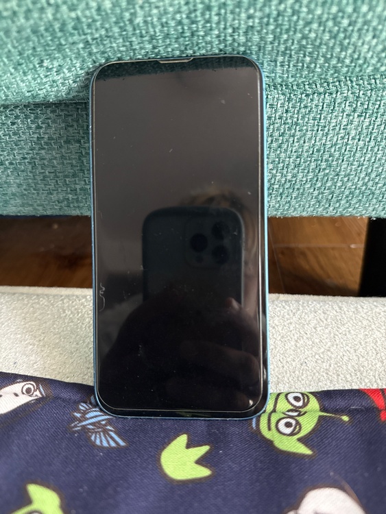 iPhone iPhone 13 128GB au（スマホ）の商品画像 - 査定依頼日：2026年8月11日 - 最高査定価格：15,000円