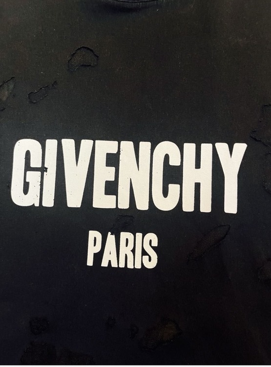 GIVENCHY デストロイロゴTシャツ ダメージ加工（古着・ファッション）の商品画像 - 査定依頼日：2026年3月18日 - 最高査定価格：6,000円