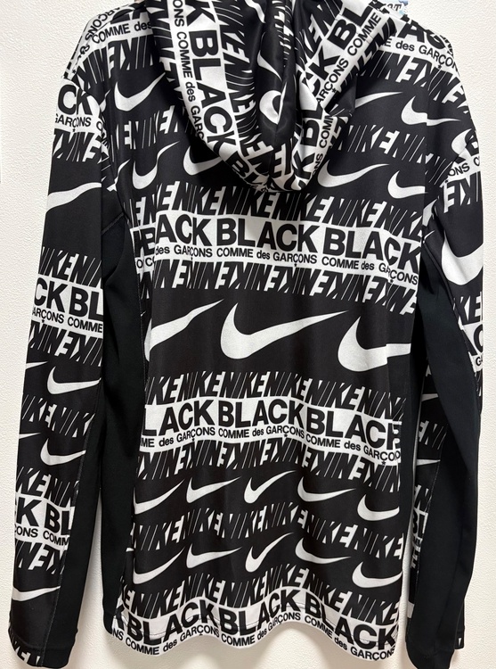 BLACK COMME des GARCONS NIKE パーカー（古着・ファッション）の商品画像 - 査定依頼日：2026年10月19日 - 最高査定価格：4,000円