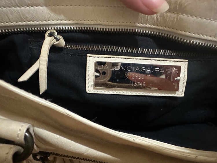 バレンシアガ  （ブランドバッグ）の商品画像 - 査定依頼日：2025年10月30日 - 最高査定価格：80,000円