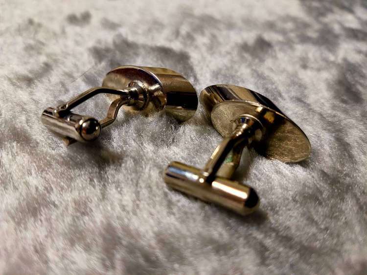 真珠　パール　カフスピン&ネクタイピンセット　シルバーの可能性あり（確認できず）（宝石）の商品画像 - 査定依頼日：2023年2月11日