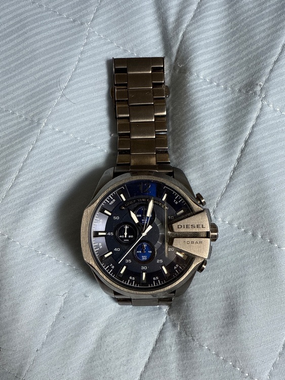 ディーゼル　（高級時計）の商品画像 - 査定依頼日：2025年9月24日 - 最高査定価格：3,000円