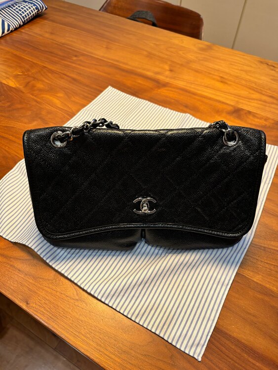 キャビアスキンのフラップバッグ（ブランドバッグ）の商品画像 - 査定依頼日：2025年1月24日 - 最高査定価格：350,000円