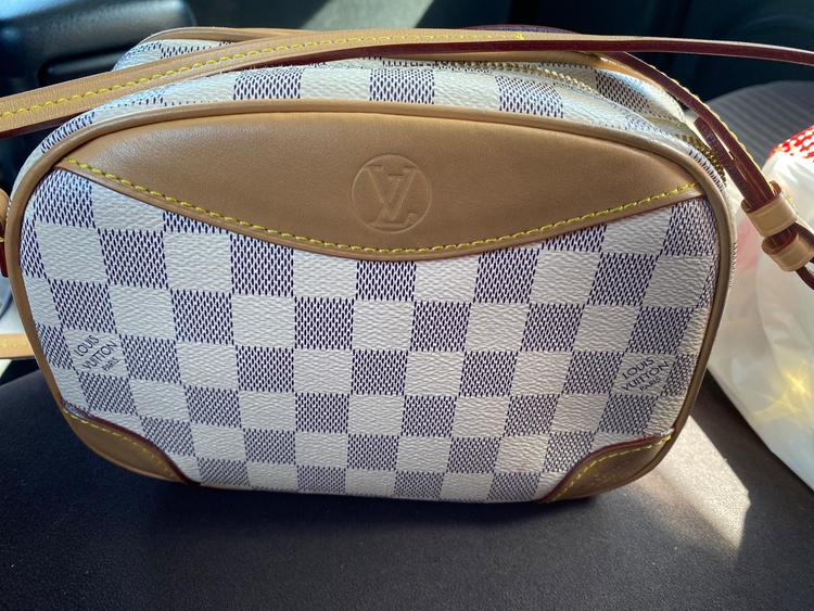 アズール（ブランドバッグ）の商品画像 - 査定依頼日：2026年3月1日 - 最高査定価格：220,000円