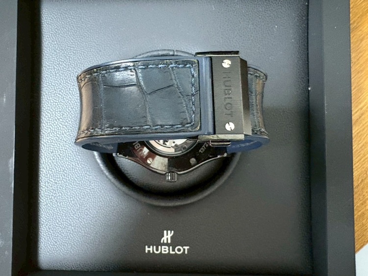 ウブロ クラシックフュージョン （高級時計）の商品画像 - 査定依頼日：2026年1月25日 - 最高査定価格：550,000円