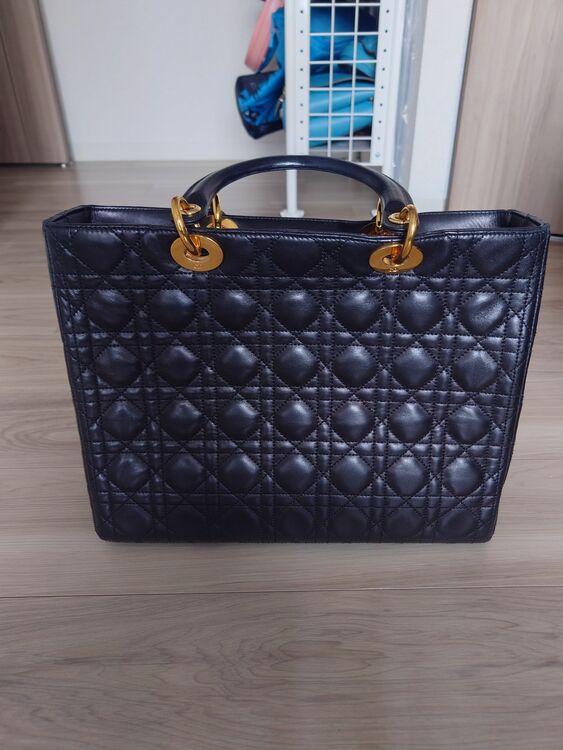 レディディオール　ラージ（ブランドバッグ）の商品画像 - 査定依頼日：2025年8月28日 - 最高査定価格：250,000円