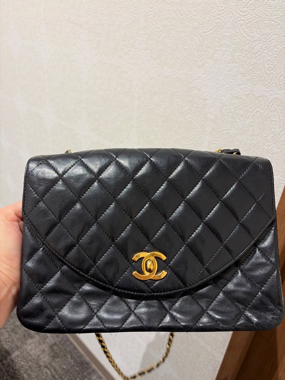 CHANELマトラッセラウンド（ブランドバッグ）の商品画像 - 査定依頼日：2026年1月17日 - 最高査定価格：100,000円