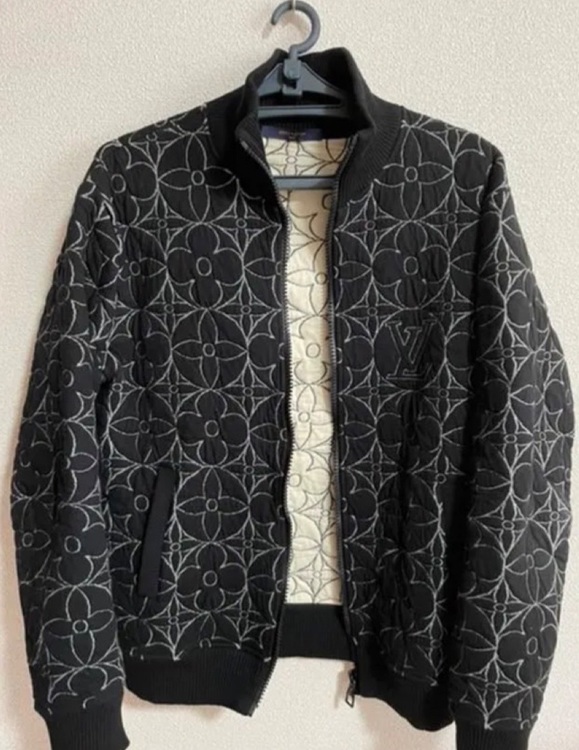 ジップスルーモノグラムフラワーブルゾン（ブランドバッグ）の商品画像 - 査定依頼日：2022年7月21日 - 最高査定価格：120,000円