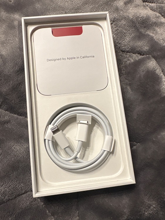 iPhone13,Red,128GB（スマホ）の商品画像 - 査定依頼日：2025年11月2日 - 最高査定価格：43,000円