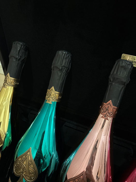 アルマンドアタッシュケース（お酒）の商品画像 - 査定依頼日：2026年1月4日 - 最高査定価格：300,000円