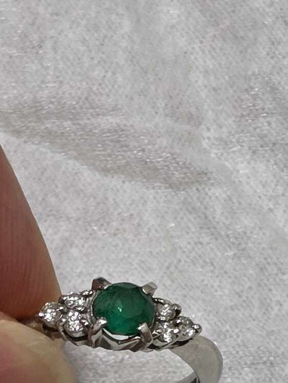 エメラルドダイヤモンドリング（宝石）の商品画像 - 査定依頼日：2025年5月6日 - 最高査定価格：50,000円
