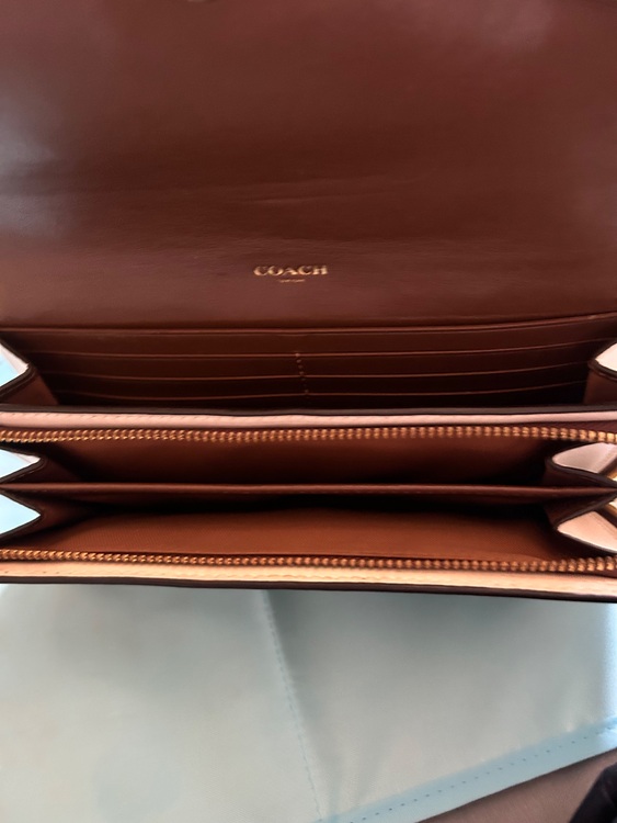 長財布（ブランド財布・小物）の商品画像 - 査定依頼日：2025年6月29日 - 最高査定価格：1,000円