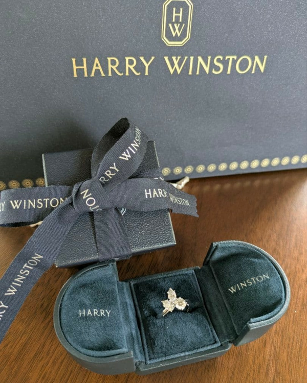 ハリーウィンストン　スリーストーンクラスター（宝石）の商品画像 - 査定依頼日：2026年1月27日 - 最高査定価格：900,000円