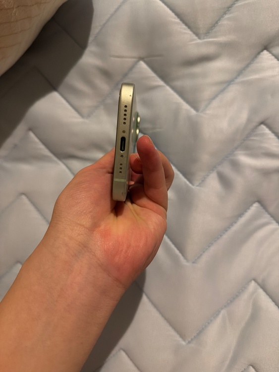 iPhone iPhone 15 128GB SIMフリー（スマホ）の商品画像 - 査定依頼日：2026年8月4日 - 最高査定価格：70,000円