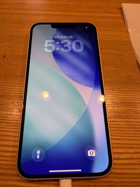 iPhone iPhone 13 128GB au（スマホ）の商品画像 - 査定依頼日：2026年5月25日 - 最高査定価格：32,000円