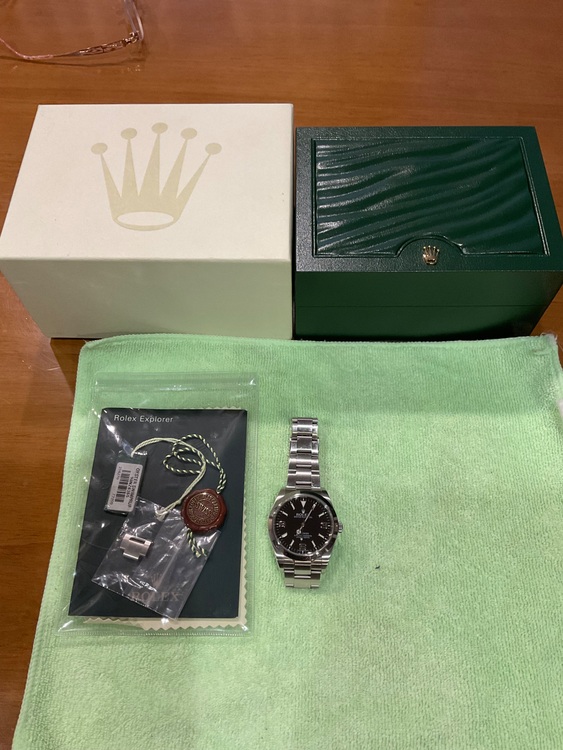 ロレックス エクスプローラー 214270（高級時計）の商品画像 - 査定依頼日：2025年11月12日 - 最高査定価格：1,000,000円