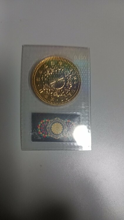 天皇陛下ご即位記念10万円金貨1枚（金・貴金属）の商品画像 - 査定依頼日：2026年3月2日 - 最高査定価格：840,000円