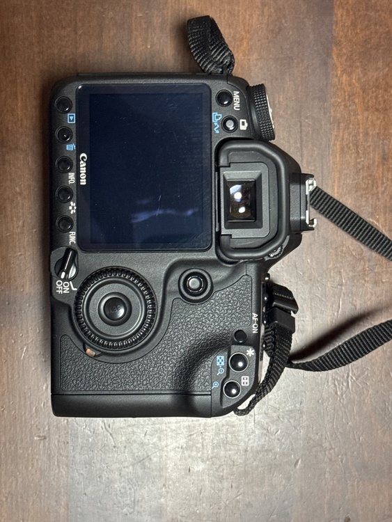 Canon EOS D50（カメラ）の商品画像 - 査定依頼日：2026年6月14日 - 最高査定価格：5,000円