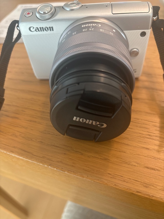 EOS M100（カメラ）の商品画像 - 査定依頼日：2026年4月11日 - 最高査定価格：40,000円