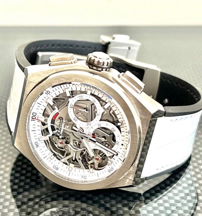 デファイ　エル・プリメロ21（高級時計）の商品画像 - 査定依頼日：2025年12月3日 - 最高査定価格：800,000円