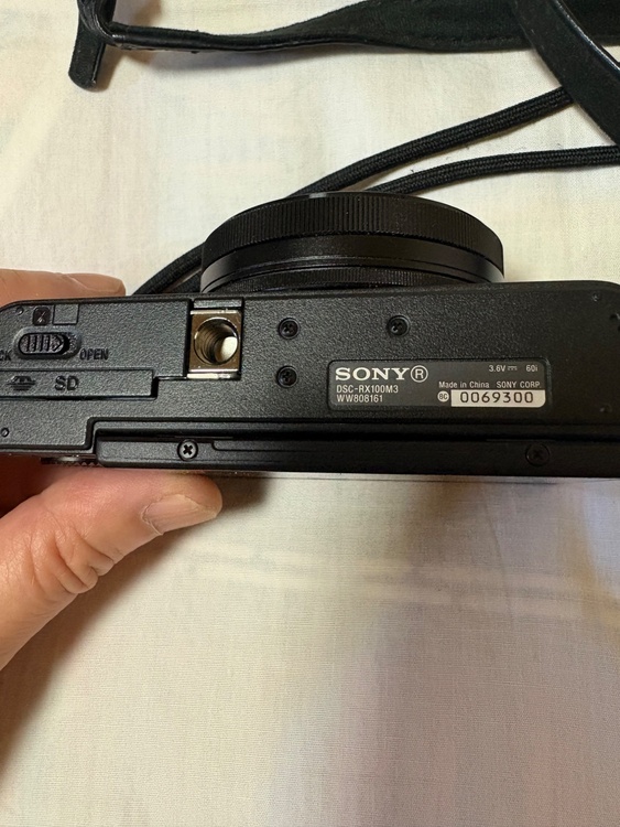 * Cyber-shot * DSC-RX100M3（RX100 III）（カメラ）の商品画像 - 査定依頼日：2026年5月18日 - 最高査定価格：42,000円