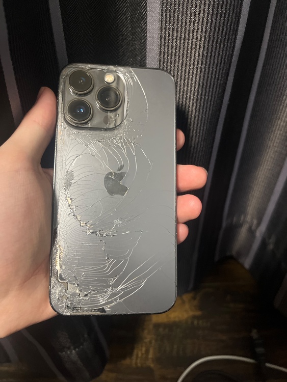 iPhone13 pro（スマホ）の商品画像 - 査定依頼日：2026年4月8日 - 最高査定価格：28,000円