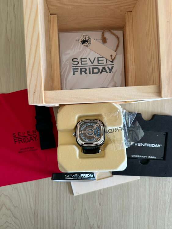 セブン・フライデー レフトハンド ２種類（高級時計）の商品画像 - 査定依頼日：2024年11月8日 - 最高査定価格：70,000円