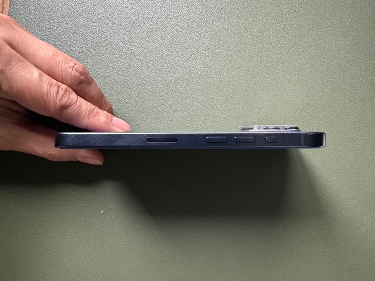 iPhone 15 Pro 512GB SIMフリー（スマホ）の商品画像 - 査定依頼日：2025年11月9日 - 最高査定価格：113,000円