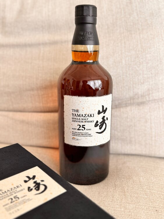 ウイスキー サントリー山崎 （お酒）の商品画像 - 査定依頼日：2025年4月28日 - 最高査定価格：850,000円