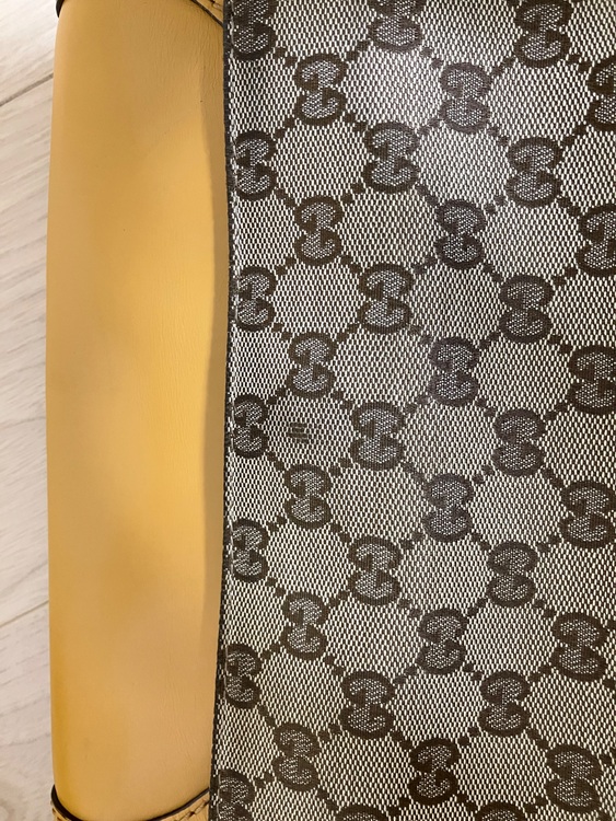 ショルダー（ブランドバッグ）の商品画像 - 査定依頼日：2025年11月18日 - 最高査定価格：30,000円