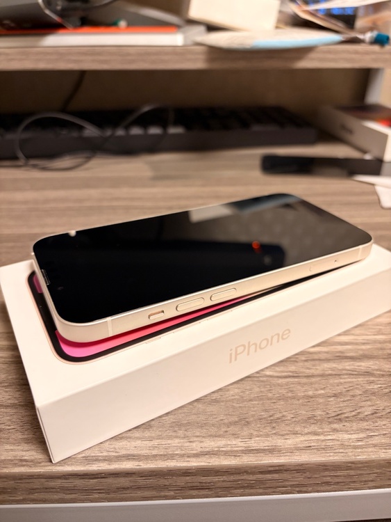 MPW33J/A（スマホ）の商品画像 - 査定依頼日：2026年2月8日 - 最高査定価格：70,000円