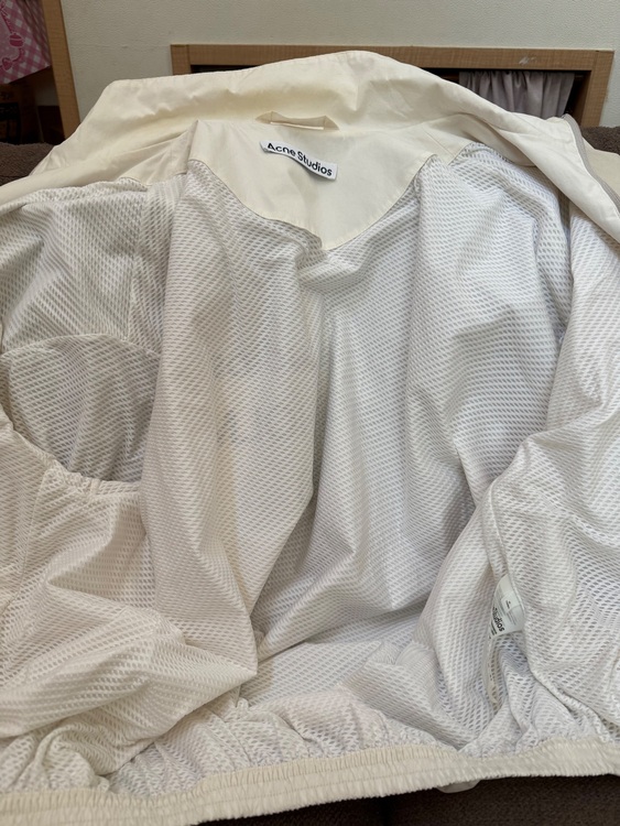 ロゴジッパージャケット ダスティホワイト（古着・ファッション）の商品画像 - 査定依頼日：2025年9月21日 - 最高査定価格：100,000円