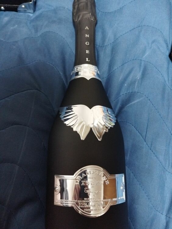 エンジェルブリュット（お酒）の商品画像 - 査定依頼日：2025年11月30日 - 最高査定価格：24,000円