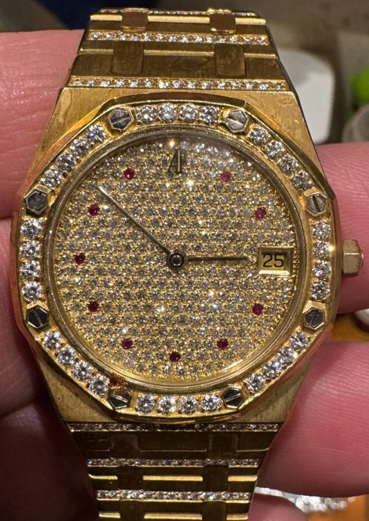 オーデマピゲ ロイヤルオーク （高級時計）の商品画像 - 査定依頼日：2026年1月6日 - 最高査定価格：3,000,000円