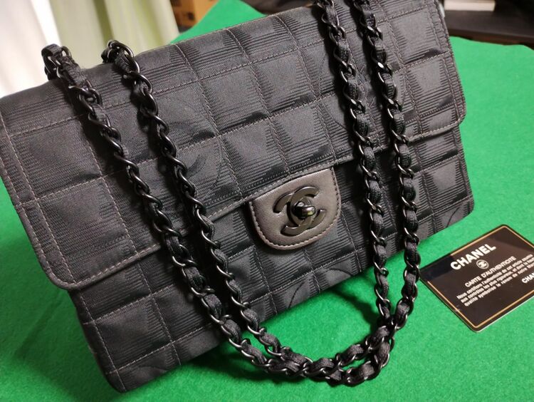 ニュートラベルライン チェーンショルダー（ブランドバッグ）の商品画像 - 査定依頼日：2025年11月9日 - 最高査定価格：230,000円