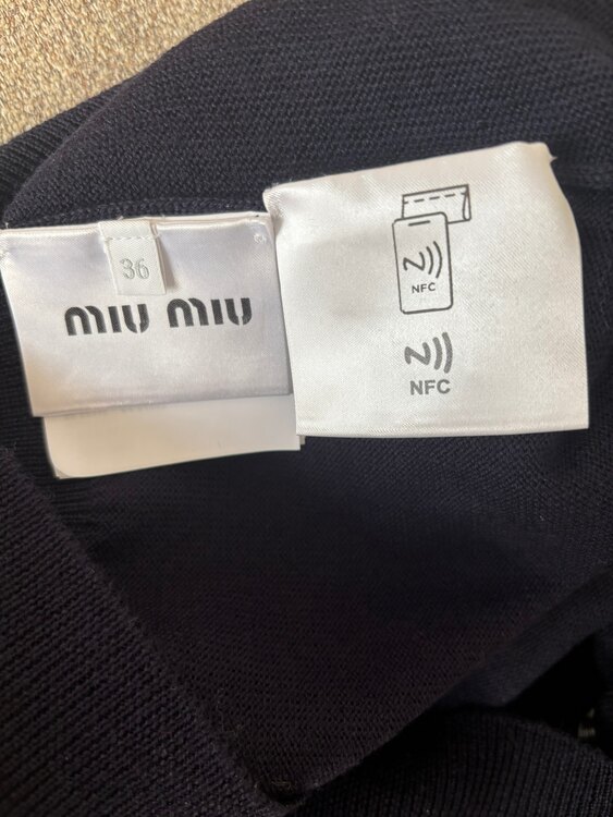 ニット（古着・ファッション）の商品画像 - 査定依頼日：2025年1月14日 - 最高査定価格：10,000円