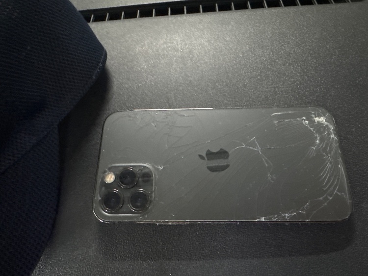 iPhone iPhone 12 Pro 128GB SIMフリー（スマホ）の商品画像 - 査定依頼日：2026年7月22日 - 最高査定価格：15,000円