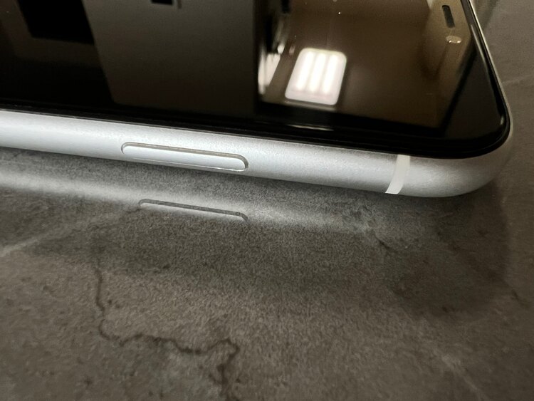 iPhoneXR 64GB 楽天モバイル 2（スマホ）の商品画像 - 査定依頼日：2025年5月21日 - 最高査定価格：15,000円