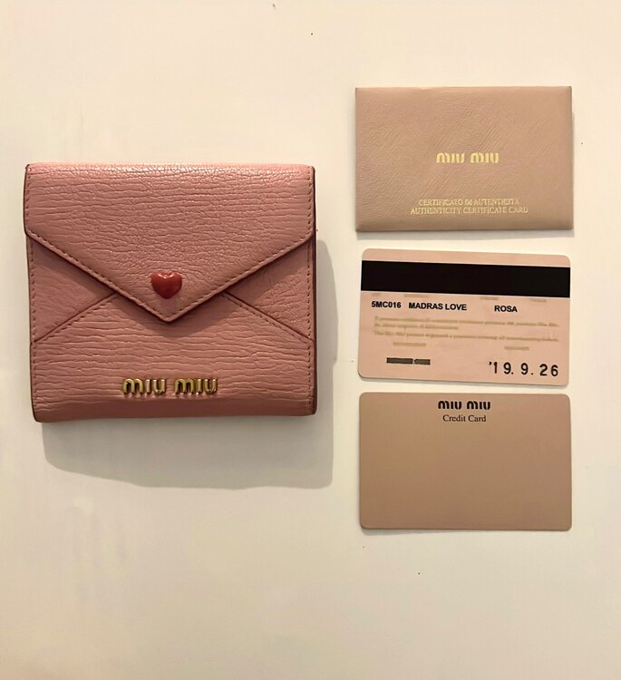 ミュウミュウ  （ブランドバッグ）の商品画像 - 査定依頼日：2025年3月1日 - 最高査定価格：20,000円