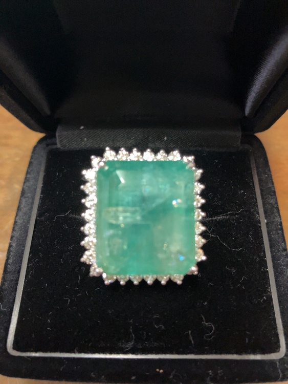 エメラルド　リング（宝石）の商品画像 - 査定依頼日：2026年1月30日 - 最高査定価格：3,000,000円