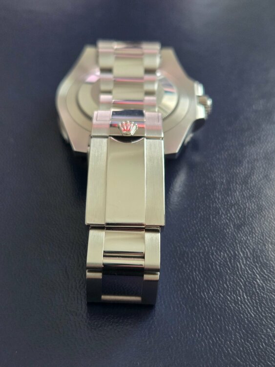 ロレックス GMTマスター 126710GRN（高級時計）の商品画像 - 査定依頼日：2026年3月29日 - 最高査定価格：2,900,000円