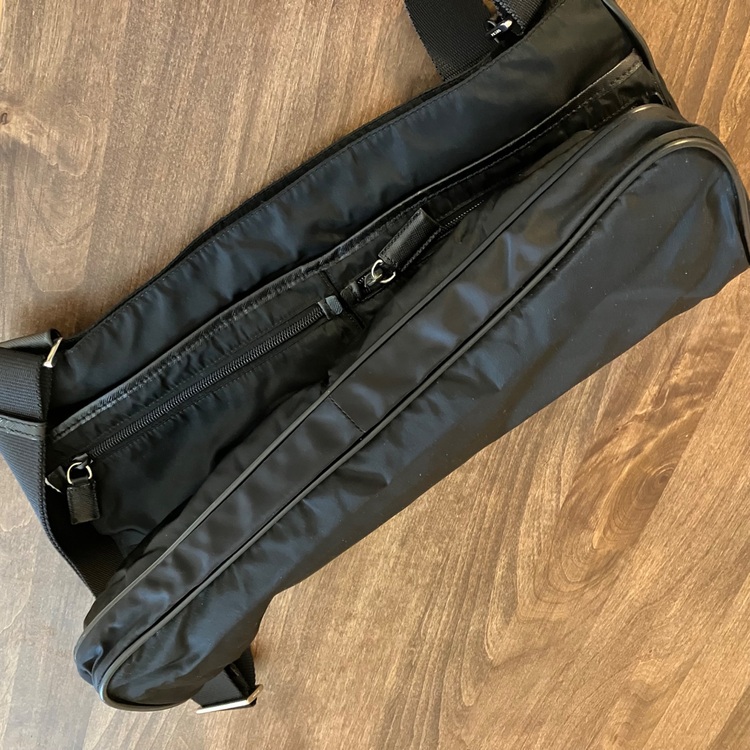 プラダ　メンズ　ショルダーバッグ（ブランドバッグ）の商品画像 - 査定依頼日：2025年11月10日 - 最高査定価格：38,000円